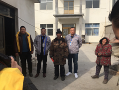 2018年2月吳宜民先生攜公司管理人員慰問(wèn)貧困戶(hù)